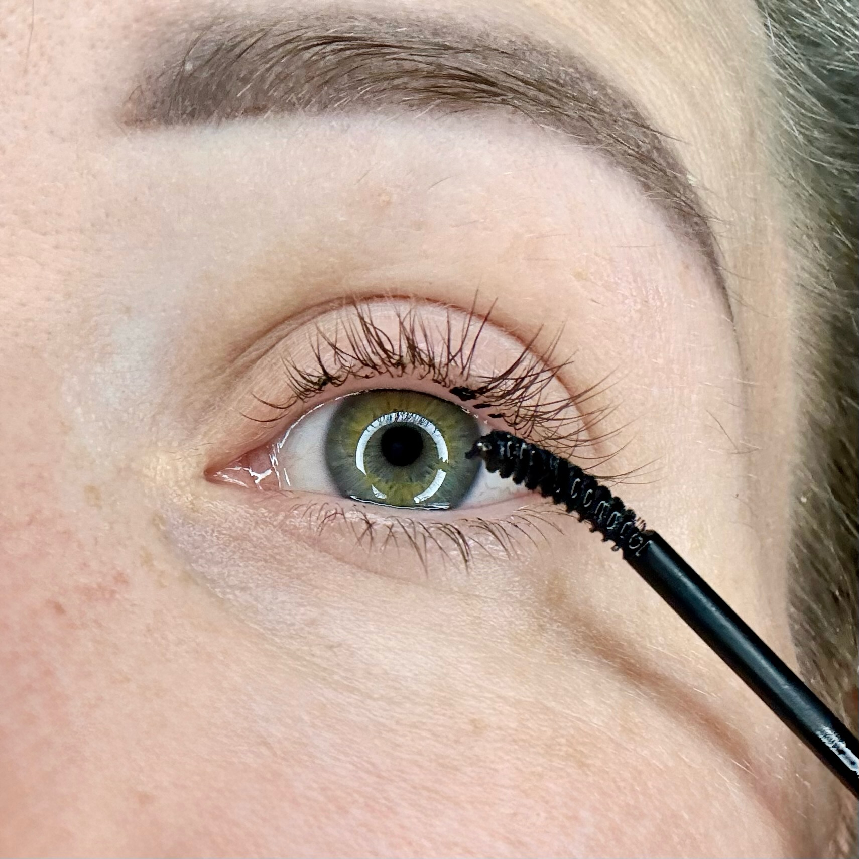 Aplikacja rzęs Diamond Lashes — Krok 1