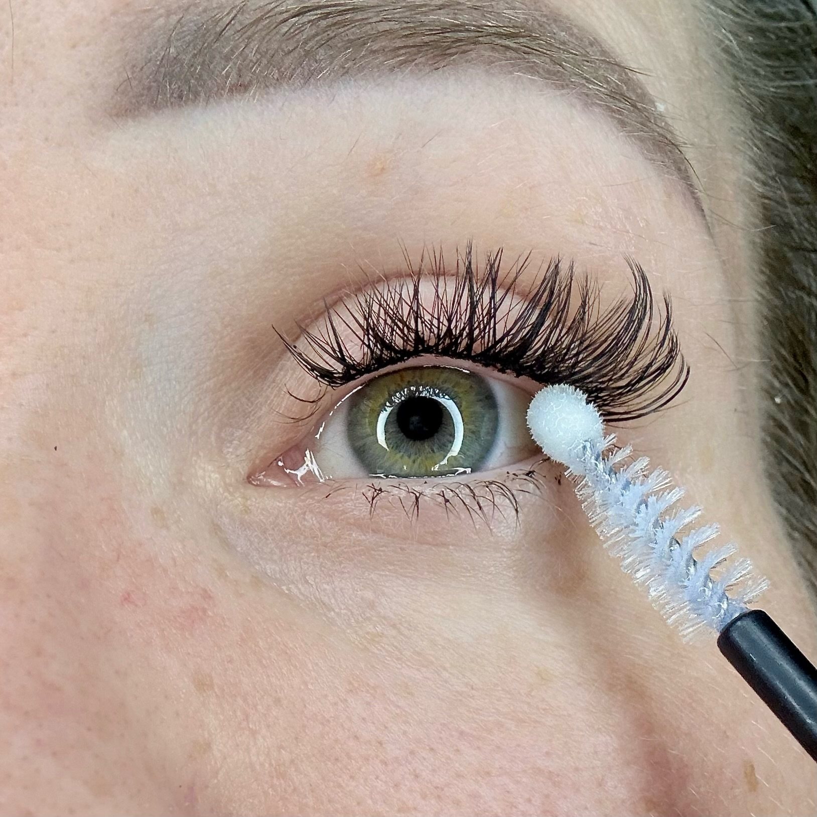 Aplikacja rzęs Diamond Lashes — Krok 3